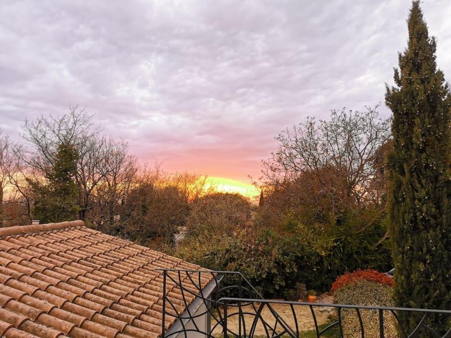 Malemort-du-Comtat Entre Ventoux Et Luberon, Appartement Dans Maison. מראה חיצוני תמונה