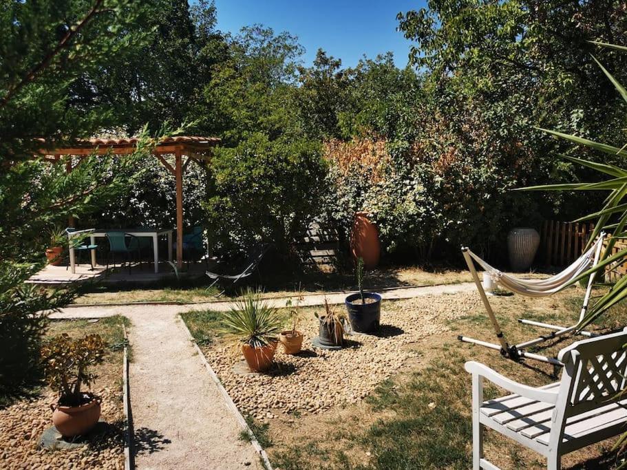 Malemort-du-Comtat Entre Ventoux Et Luberon, Appartement Dans Maison. מראה חיצוני תמונה