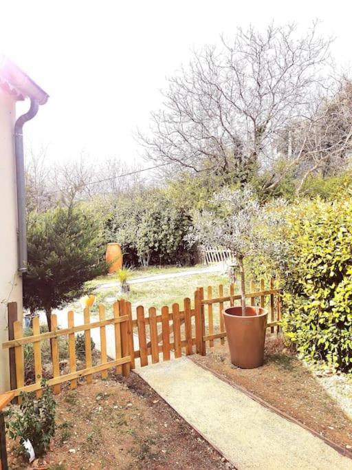 Malemort-du-Comtat Entre Ventoux Et Luberon, Appartement Dans Maison. מראה חיצוני תמונה